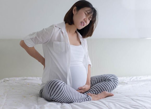 Đau lưng khi mang thai, nguyên nhân do đâu ❓