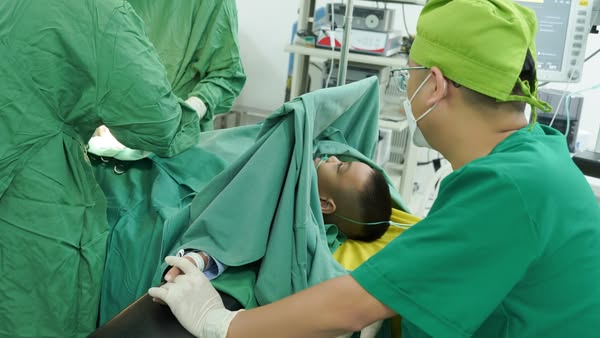 Người điều dưỡng gây mê – vòng tay ân cần giữa phòng mổ lạnh lẽo